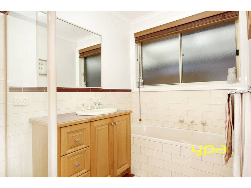 6 Cassinia Close, Delahey VIC 3037