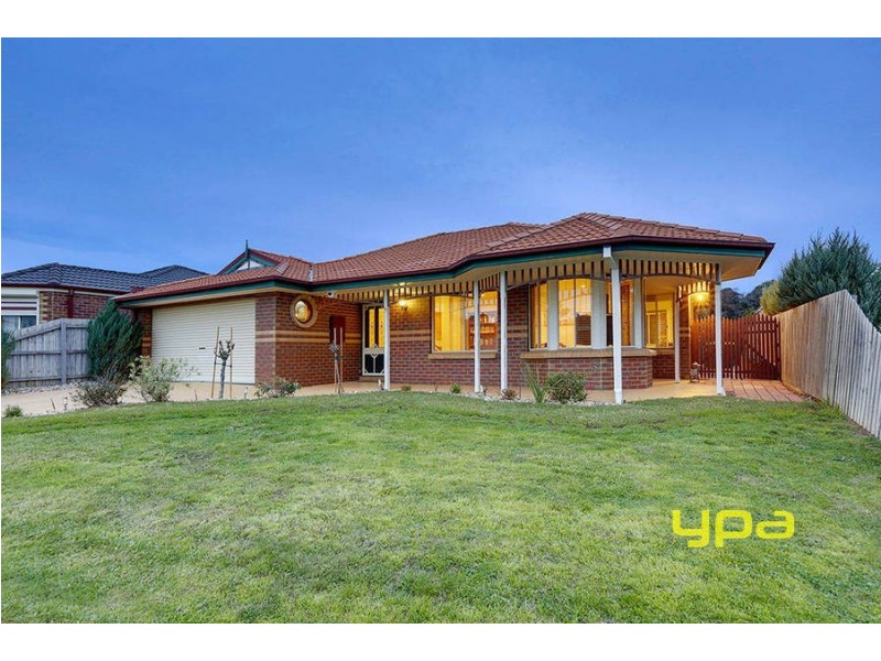 6 Cassinia Close, Delahey VIC 3037