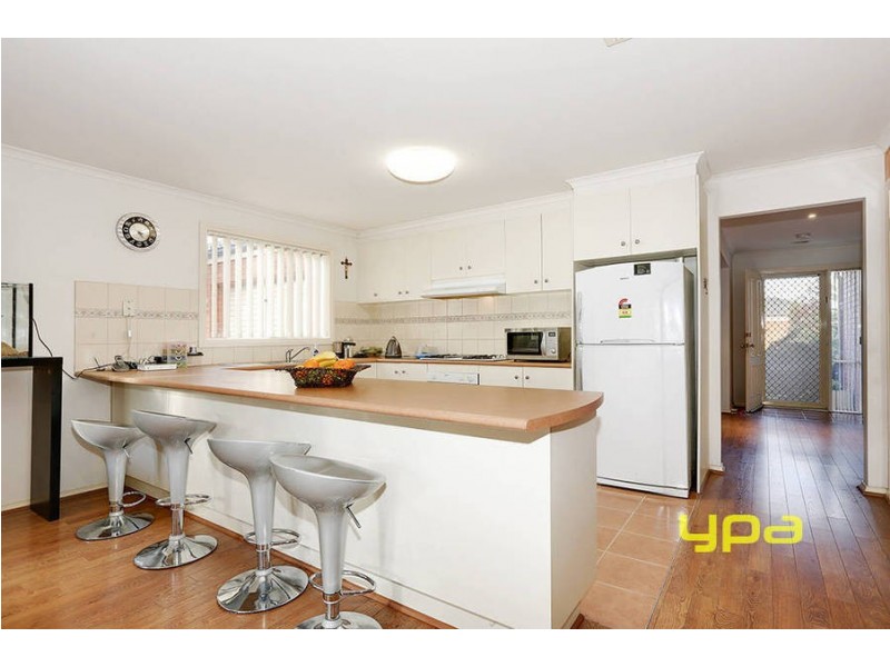 11 Amber Way, Taylors Hill VIC 3037