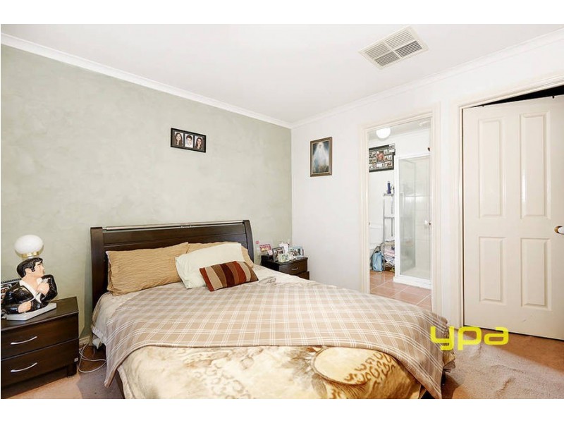 11 Amber Way, Taylors Hill VIC 3037