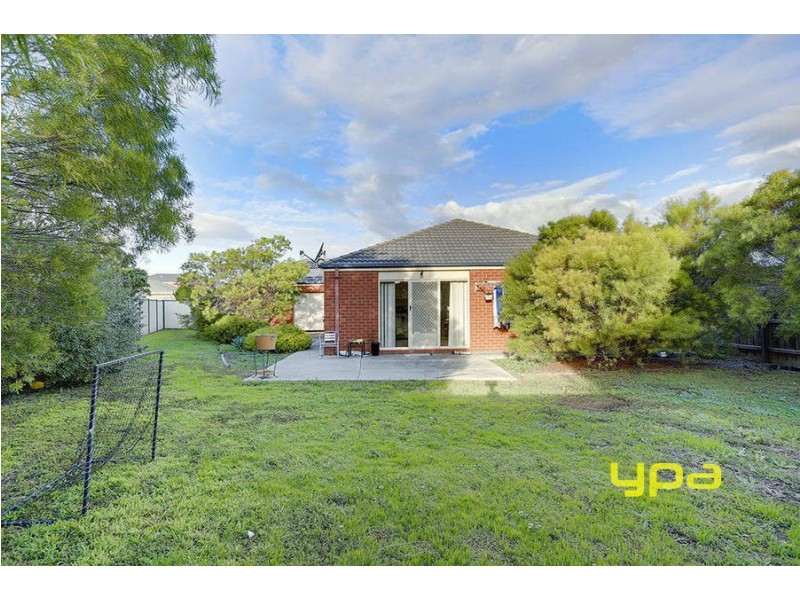 11 Amber Way, Taylors Hill VIC 3037