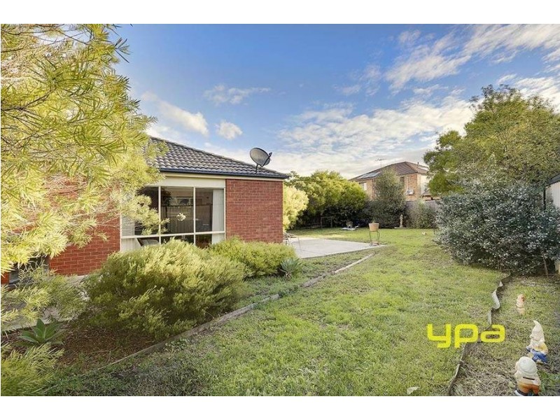 11 Amber Way, Taylors Hill VIC 3037
