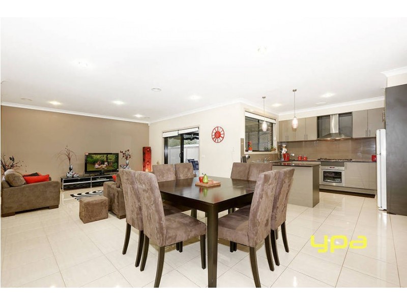 13 Hindmarsh Way, Taylors Hill VIC 3037