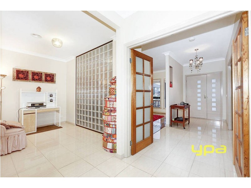 13 Hindmarsh Way, Taylors Hill VIC 3037