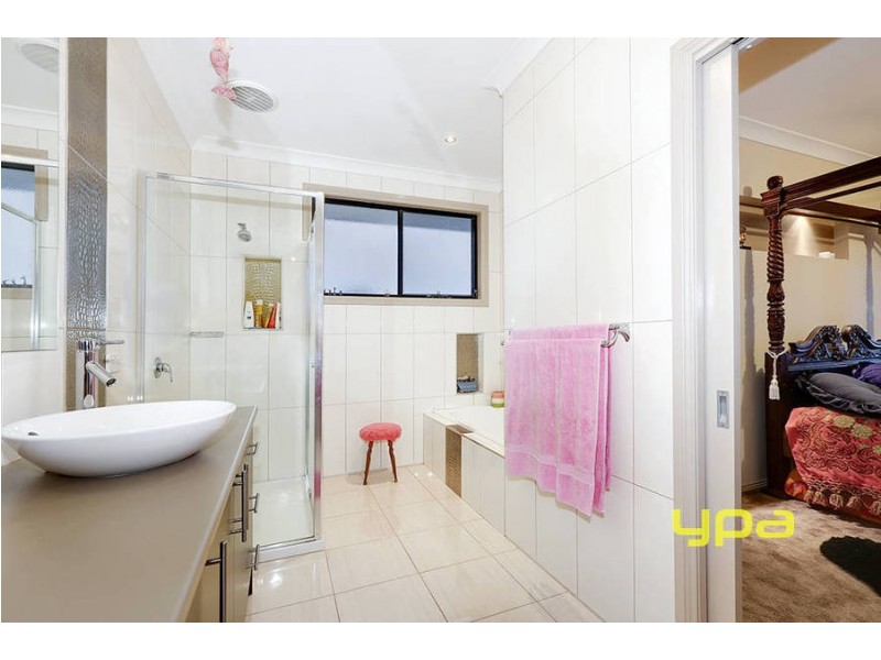 13 Hindmarsh Way, Taylors Hill VIC 3037