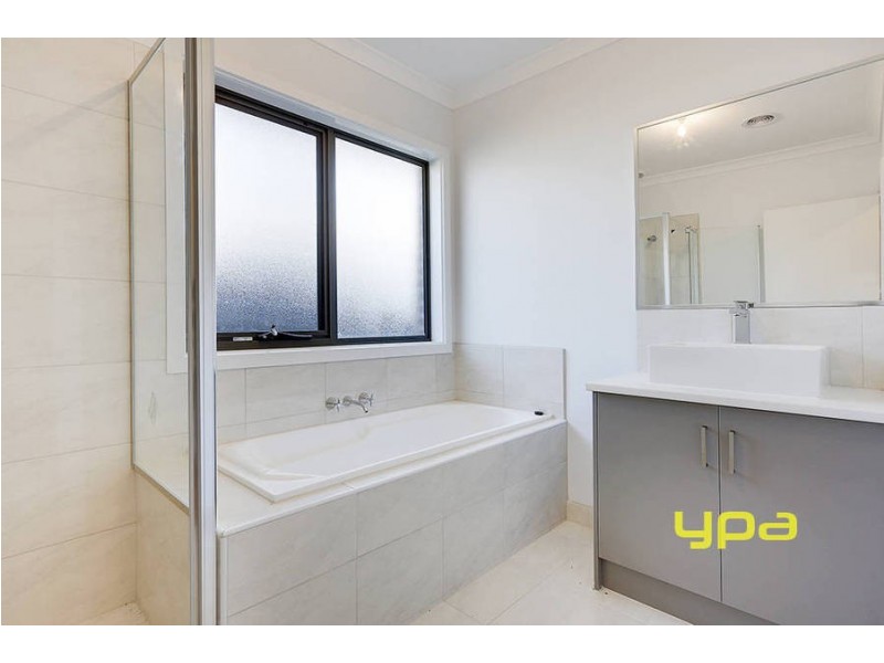 125 Catherine Drive, Hillside VIC 3037