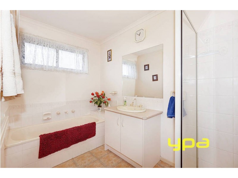 1 Kellybrook Close, Delahey VIC 3037