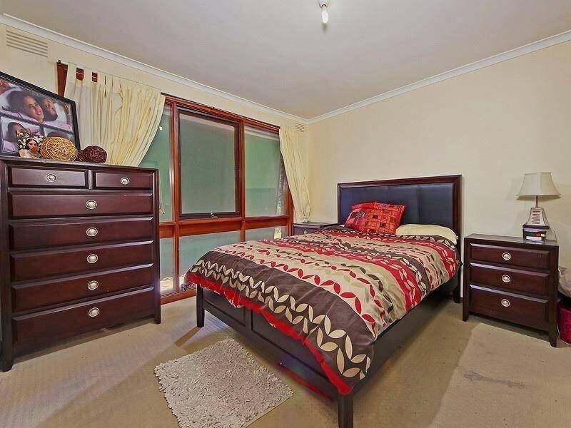 100 Gillespie Road, Kings Park VIC 3021
