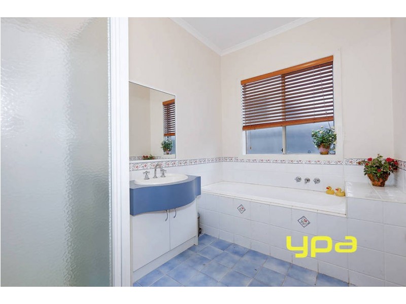 6 Dargo Place, Taylors Hill VIC 3037