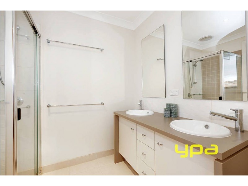 37 Eloura Circuit, Taylors Hill VIC 3037