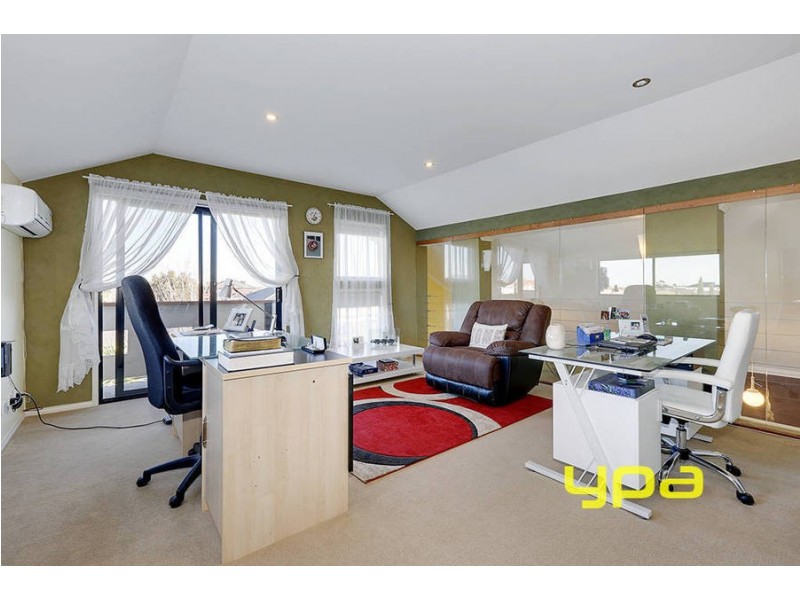 68 Lady Rose Crescent, Sydenham VIC 3037