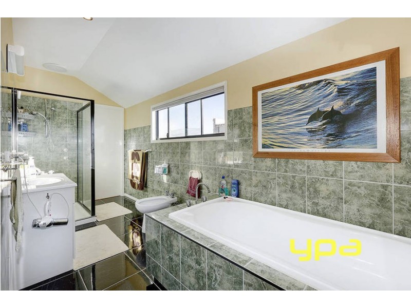 68 Lady Rose Crescent, Sydenham VIC 3037