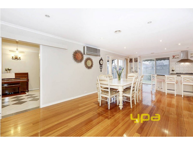 31 Rutherglen Way, Taylors Lakes VIC 3038