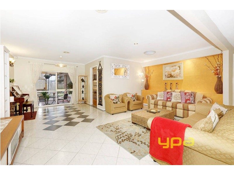 31 Rutherglen Way, Taylors Lakes VIC 3038