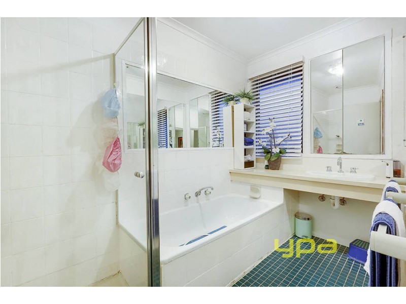 31 Rutherglen Way, Taylors Lakes VIC 3038