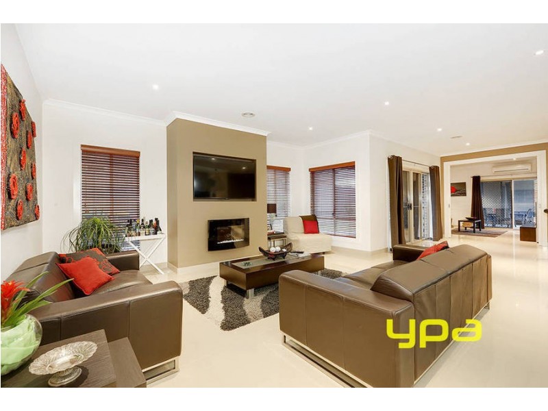 18 Roma Court, Taylors Hill VIC 3037