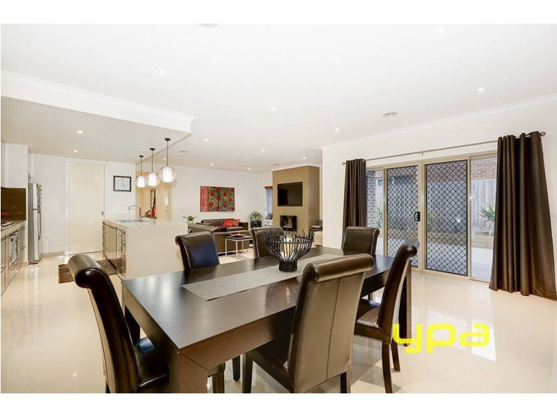 18 Roma Court, Taylors Hill VIC 3037