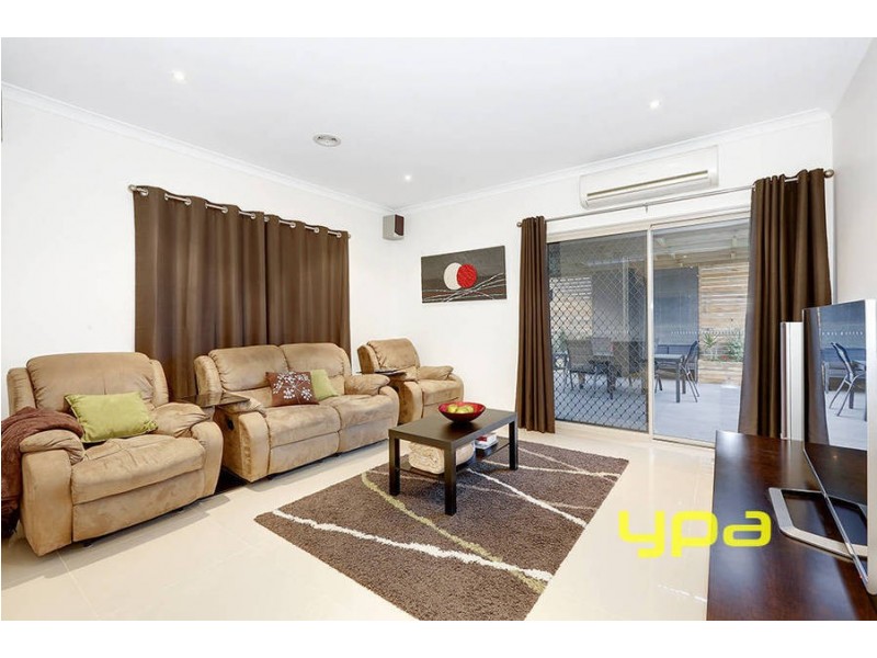 18 Roma Court, Taylors Hill VIC 3037