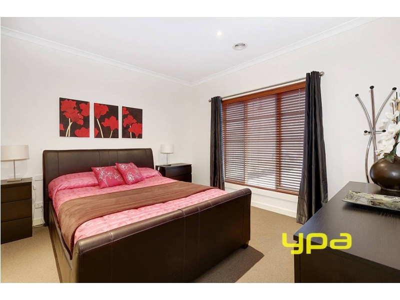 18 Roma Court, Taylors Hill VIC 3037