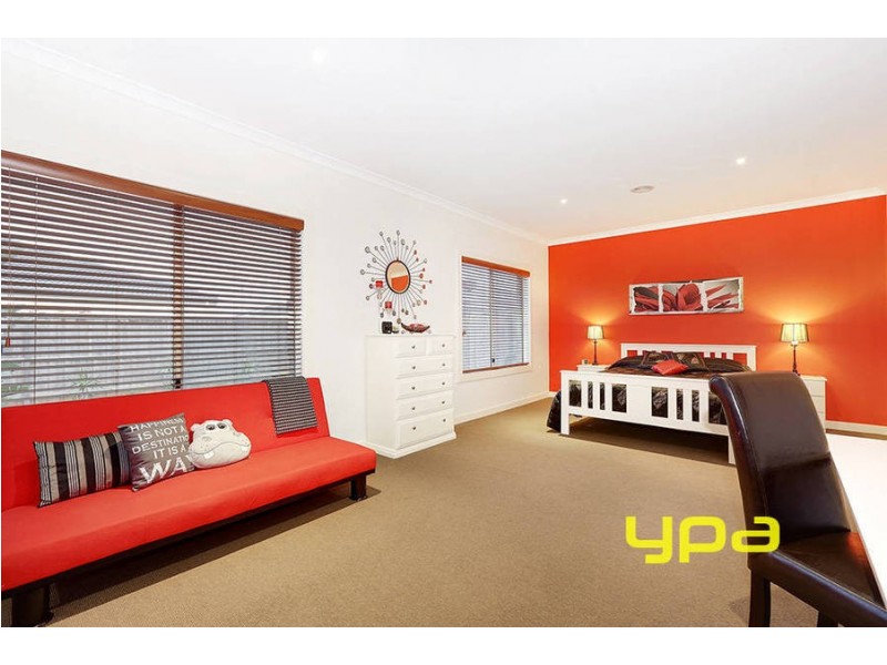 18 Roma Court, Taylors Hill VIC 3037