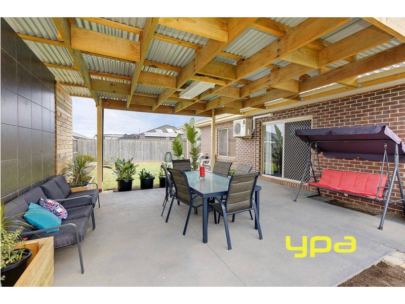 18 Roma Court, Taylors Hill VIC 3037