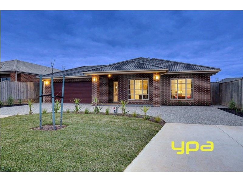 18 Roma Court, Taylors Hill VIC 3037