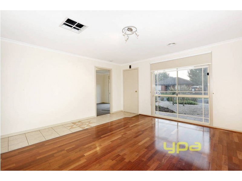 10 Shale Court, Delahey VIC 3037