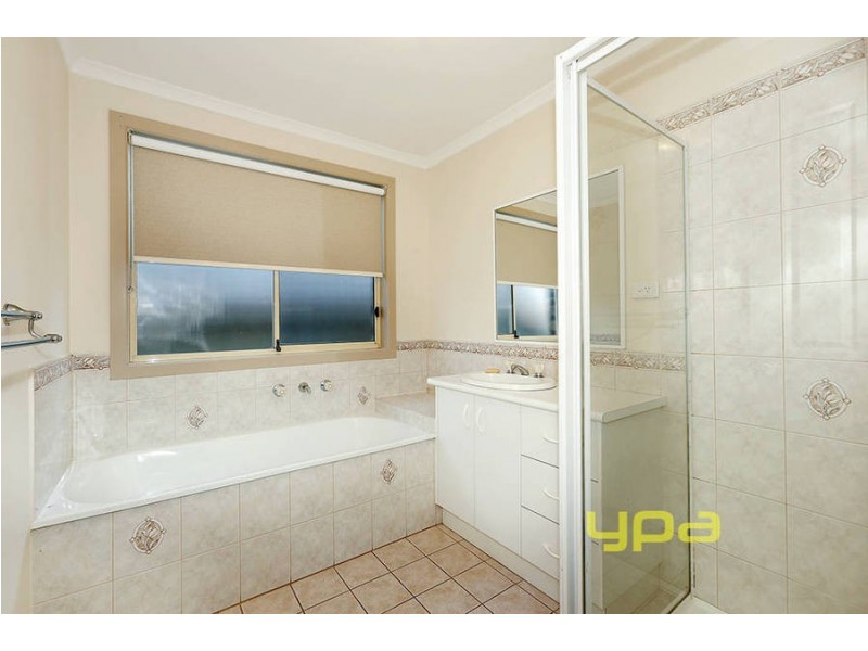 10 Shale Court, Delahey VIC 3037