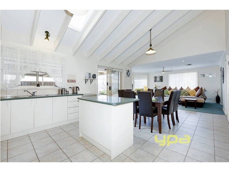 10 Rockwood Place, Hillside VIC 3037