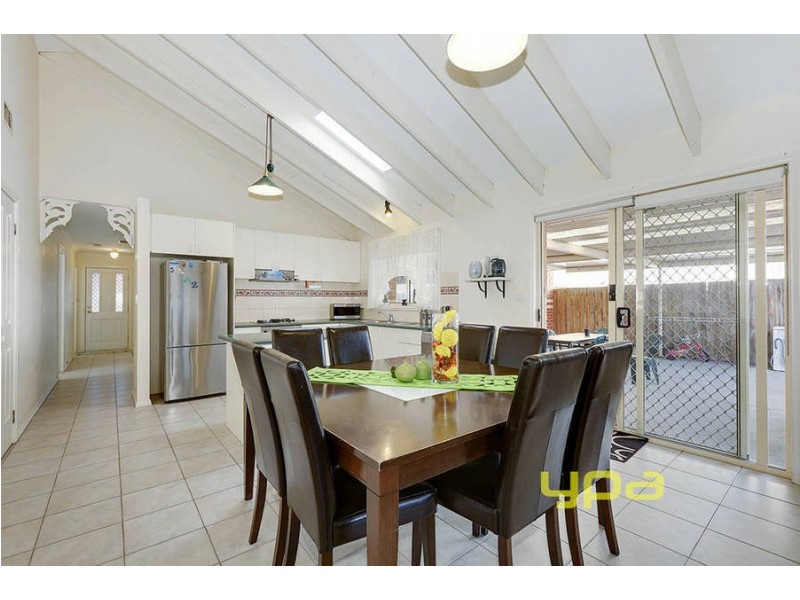 10 Rockwood Place, Hillside VIC 3037