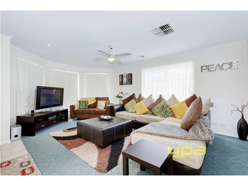 10 Rockwood Place, Hillside VIC 3037