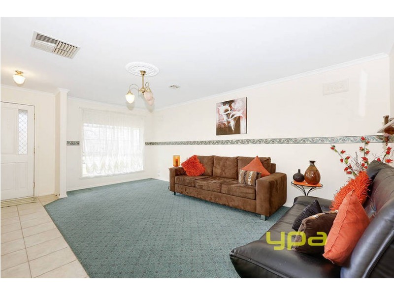 10 Rockwood Place, Hillside VIC 3037