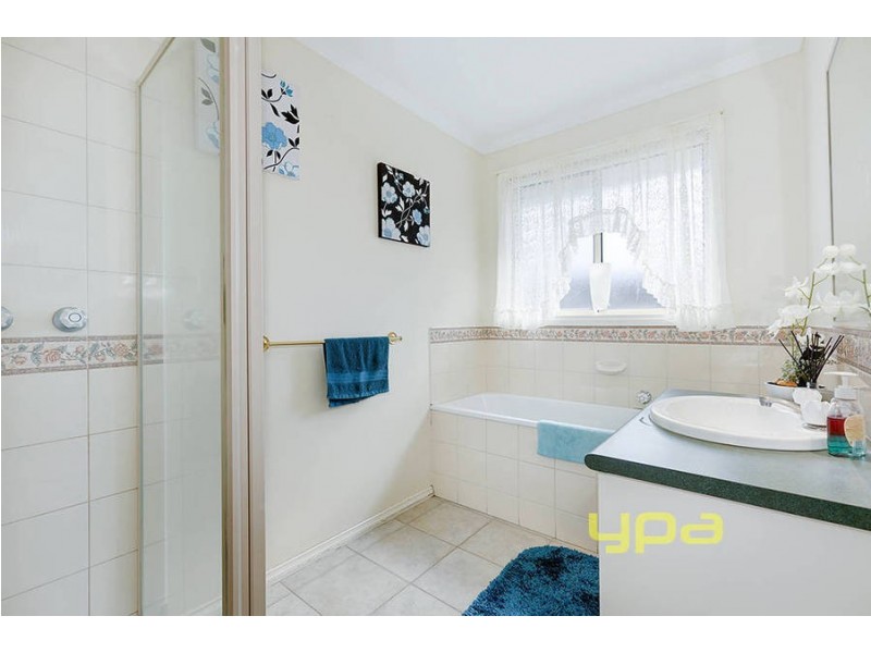 10 Rockwood Place, Hillside VIC 3037