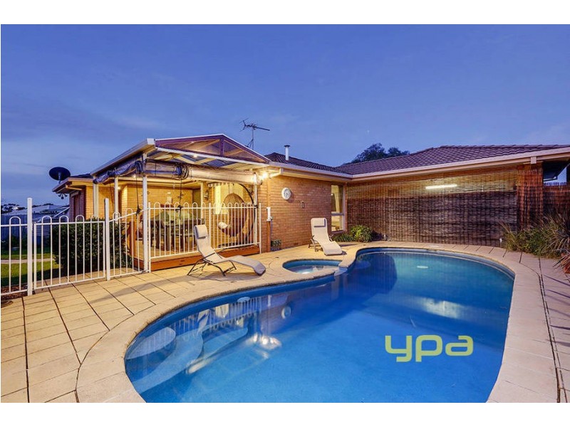 12 Bryson Court, Sydenham VIC 3037