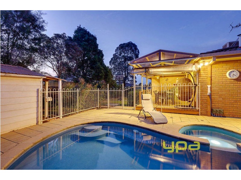 12 Bryson Court, Sydenham VIC 3037