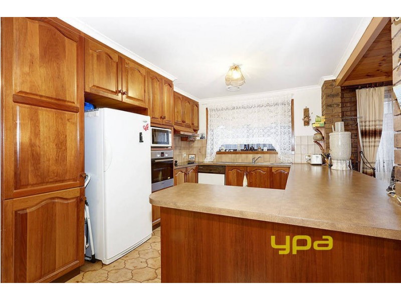 6 Pia Court, Taylors Lakes VIC 3038