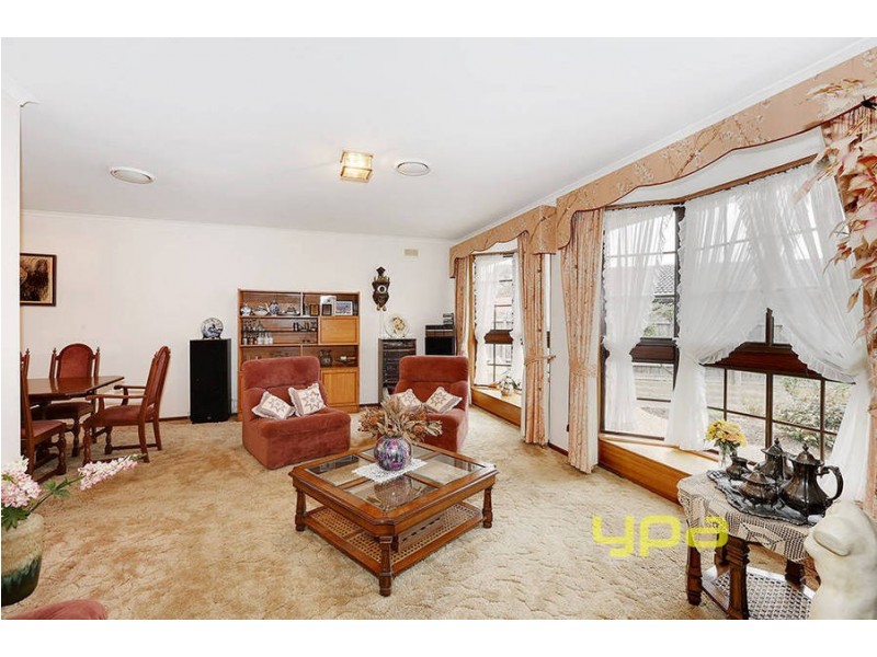 6 Pia Court, Taylors Lakes VIC 3038