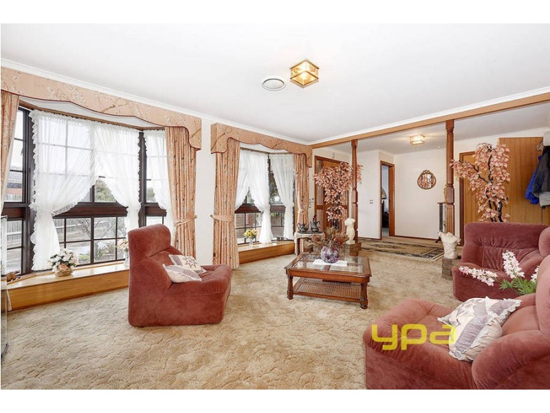 6 Pia Court, Taylors Lakes VIC 3038