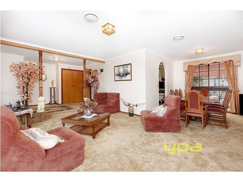 6 Pia Court, Taylors Lakes VIC 3038