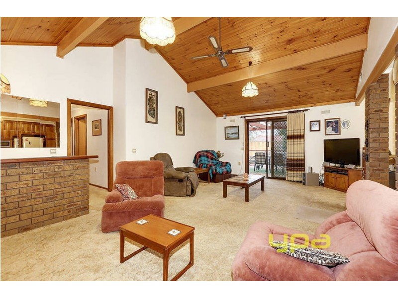 6 Pia Court, Taylors Lakes VIC 3038