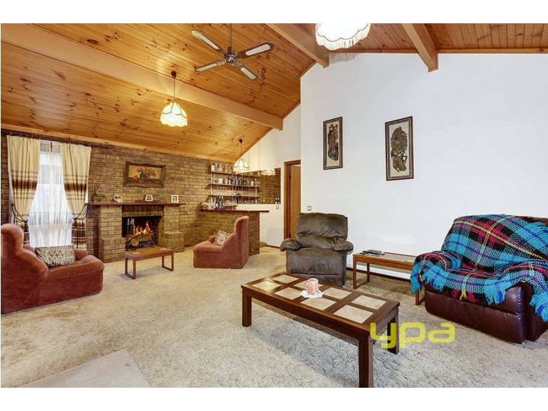 6 Pia Court, Taylors Lakes VIC 3038