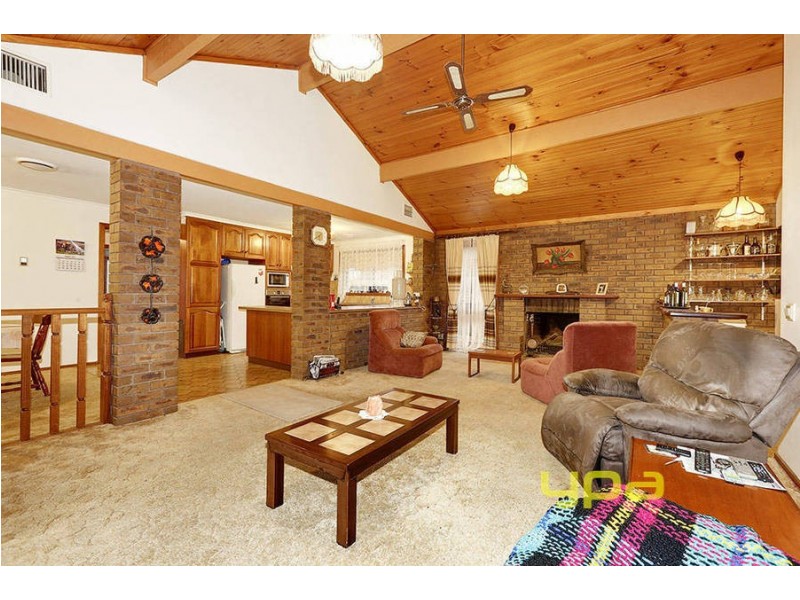 6 Pia Court, Taylors Lakes VIC 3038