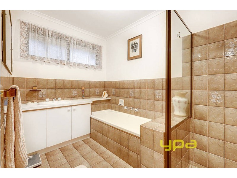 6 Pia Court, Taylors Lakes VIC 3038