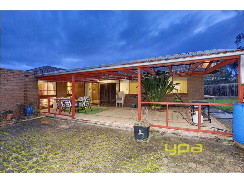 6 Pia Court, Taylors Lakes VIC 3038