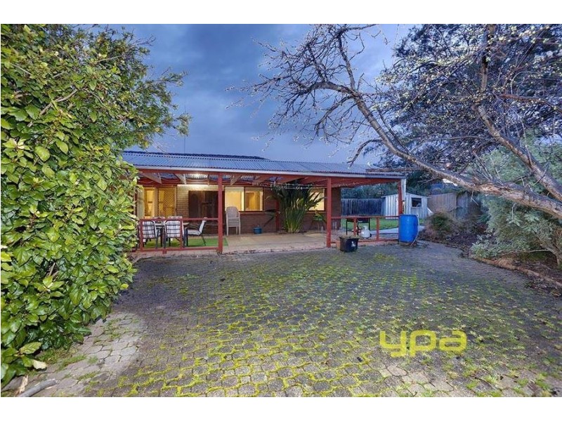 6 Pia Court, Taylors Lakes VIC 3038