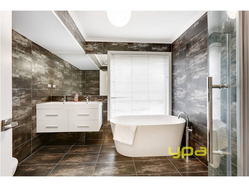 51 McCubbin Drive, Taylors Lakes VIC 3038