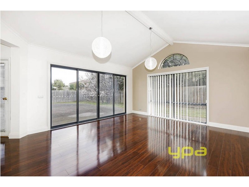 51 McCubbin Drive, Taylors Lakes VIC 3038