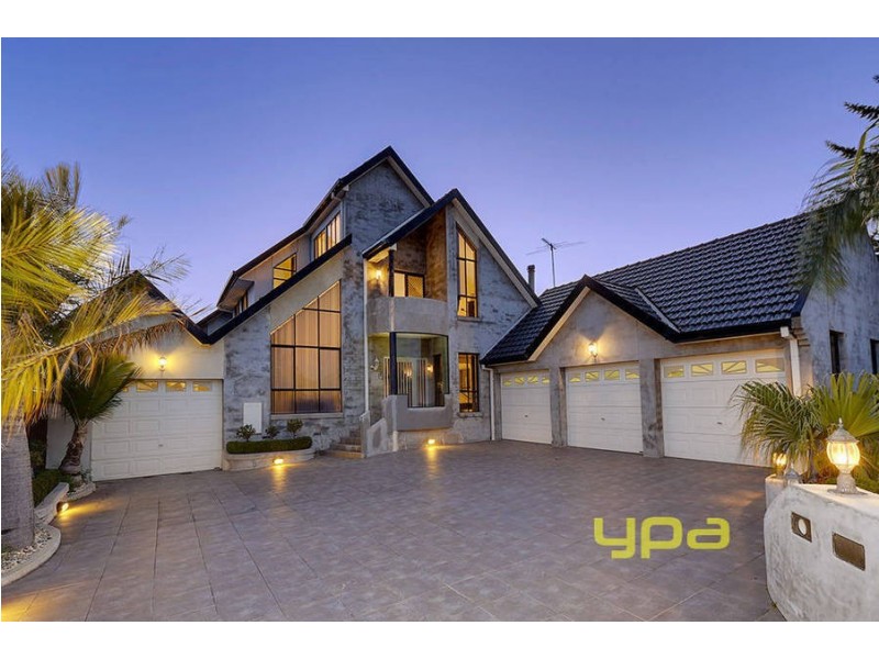 10 Peradon Way, Hillside VIC 3037