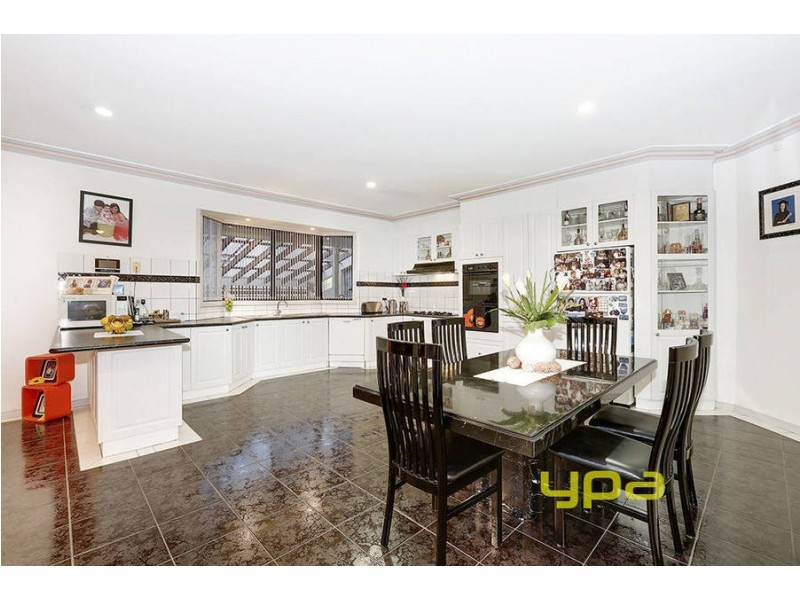 10 Peradon Way, Hillside VIC 3037