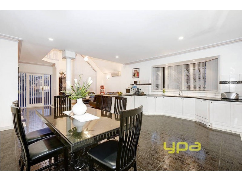 10 Peradon Way, Hillside VIC 3037